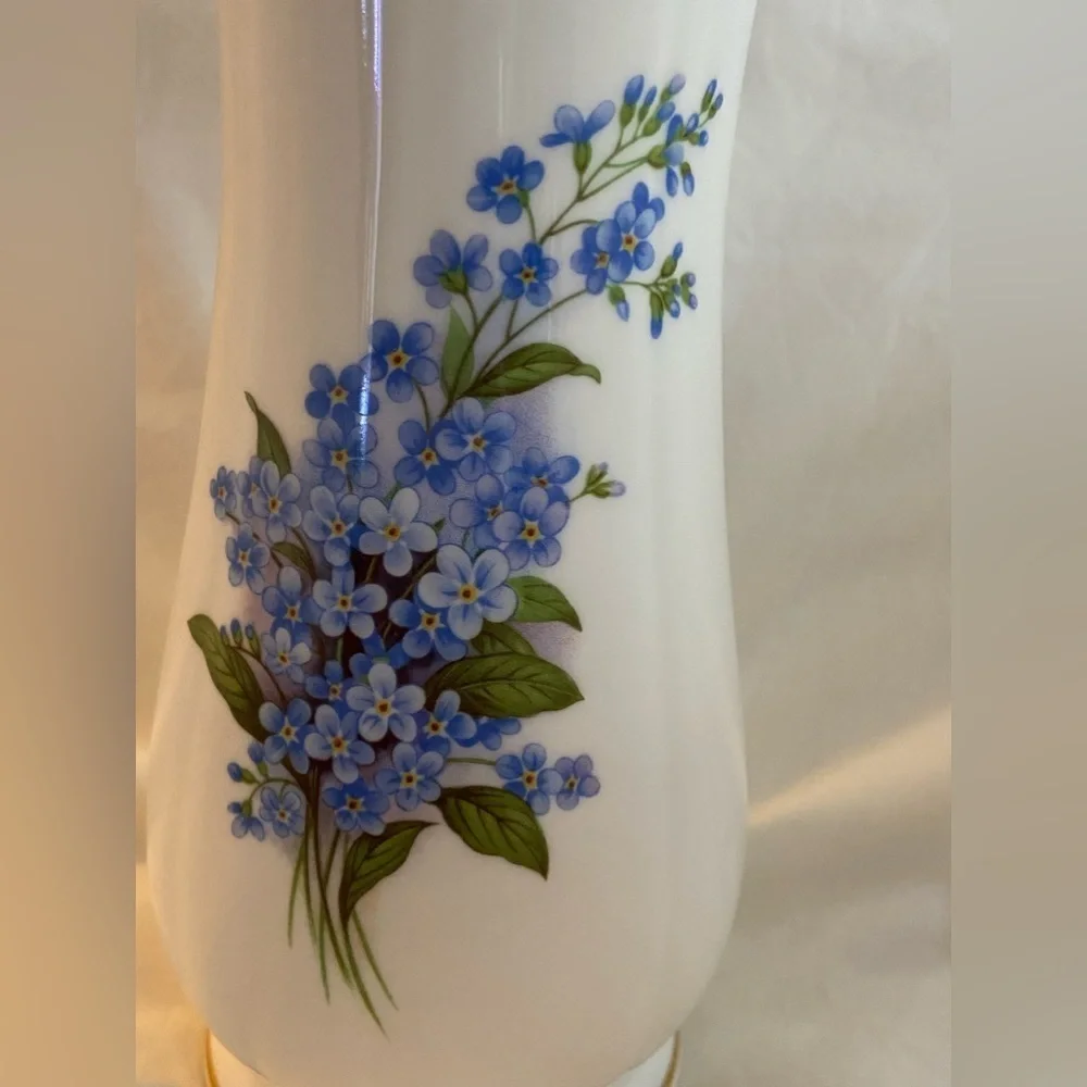 Sheltonian Vintage English Finest Porcelain, Adorned w/Tiny Blue Forget-Me-Knots